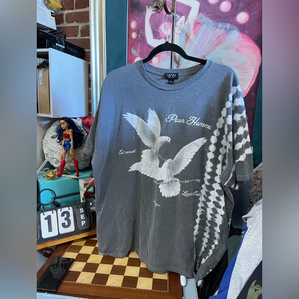MAN Pour Homme Doves
Limited Edition Mens Graphic Gray T-
